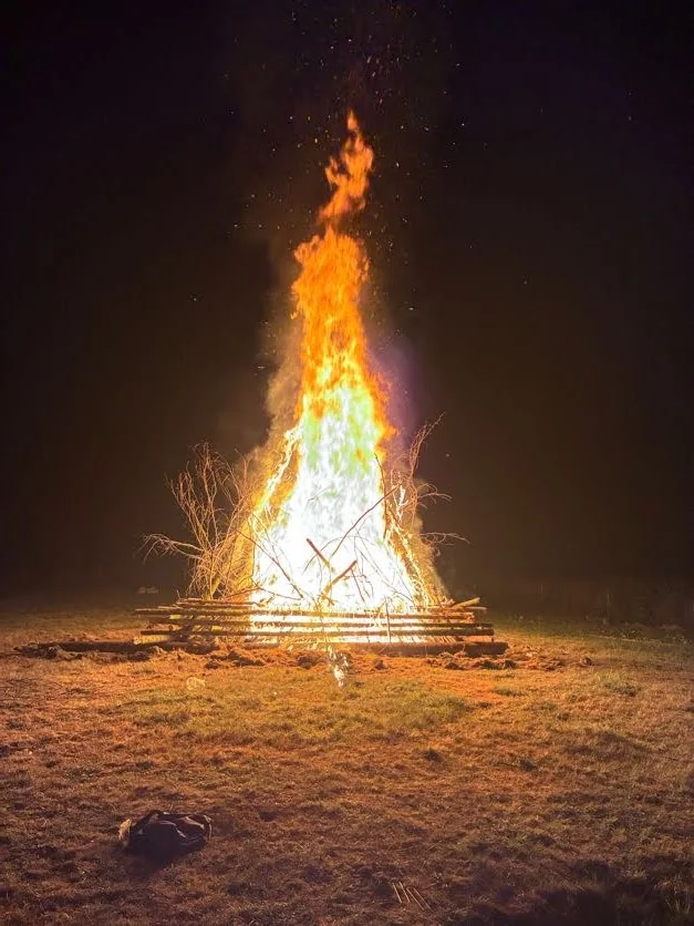 Kampvuur tijdens een scoutsavond